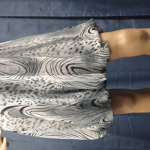 Dress - Picture 8 of 8